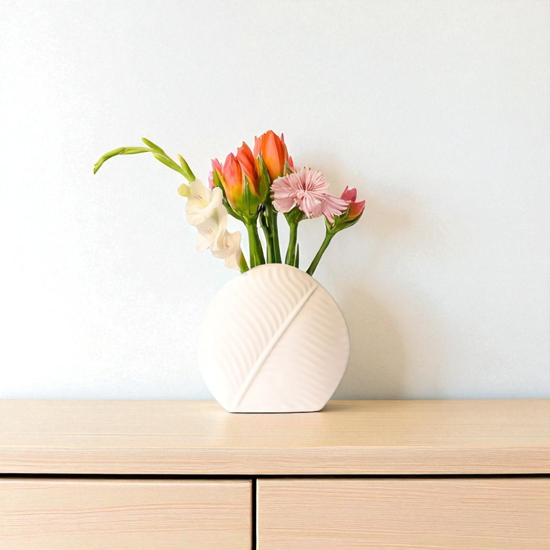 Luna Leaf Minimal Vase (White)