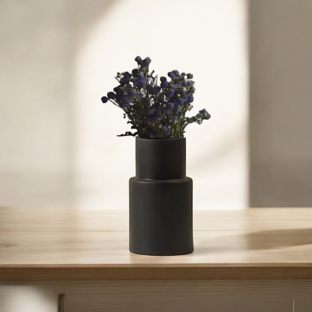Minimalist Heaven Vase - Black